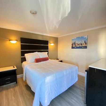 Relax Inn North Babylon Buitenkant foto