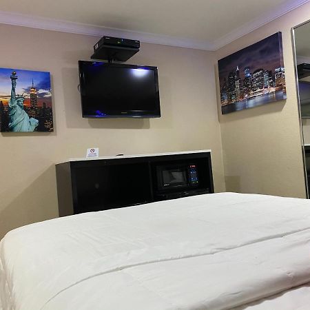Relax Inn North Babylon Buitenkant foto