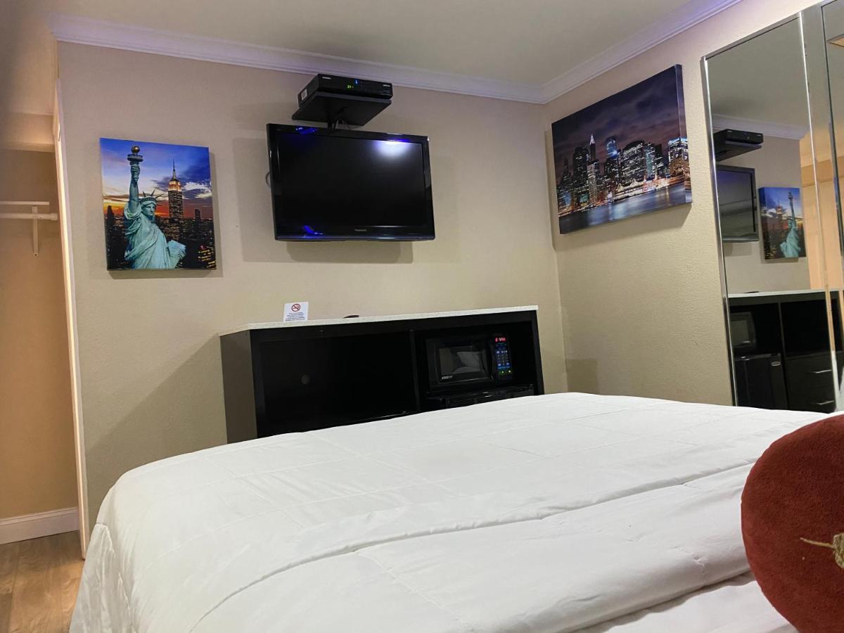 Relax Inn North Babylon Buitenkant foto